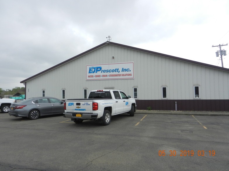 More Photos Of 200 Lake Ave, Hamburg Light Distribution For Sale