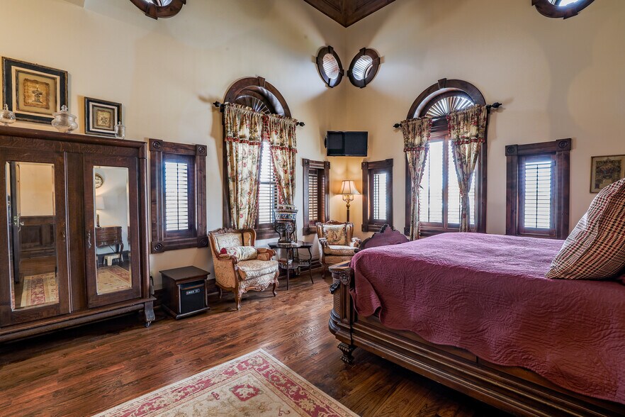 More Photos Of 119 N Main St, Jacksboro Hospitality For Sale