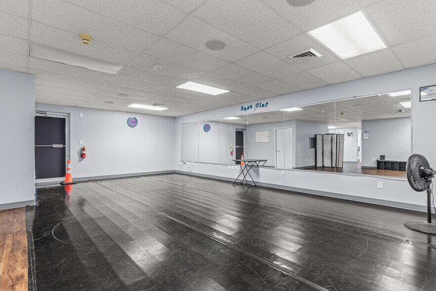 More Photos Of 622 Collins Dr, Festus Warehouse For Sale