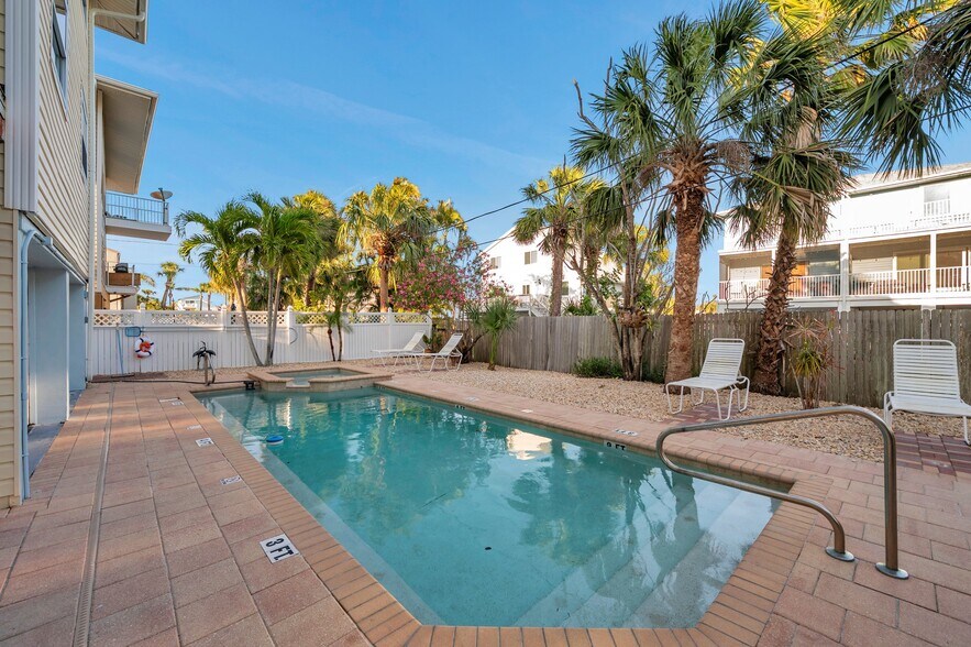 More Photos Of 1809 Gulf Blvd, Indian Rocks Beach Apartments For Sale