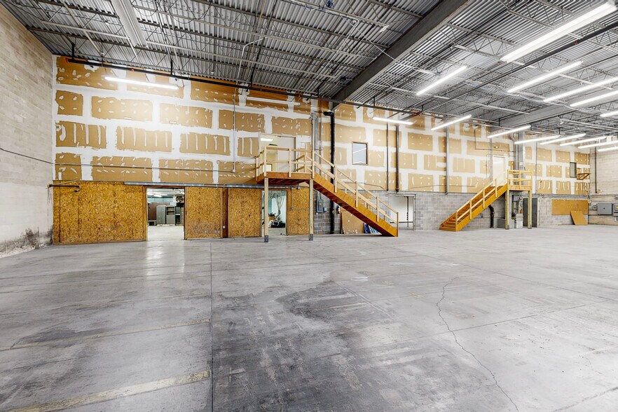 More Photos Of 3127 SW 61st St, Des Moines Warehouse For Lease