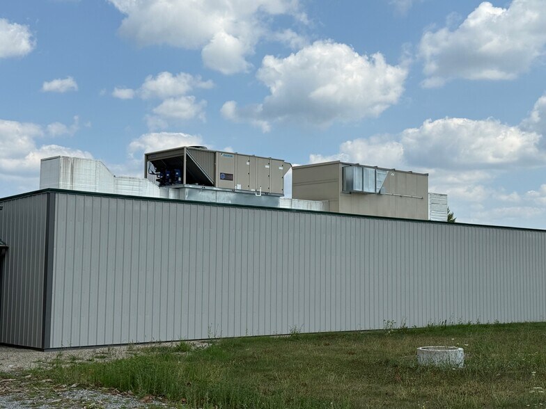 More Photos Of 11750 E State Road 205, Laotto Storefront For Sale