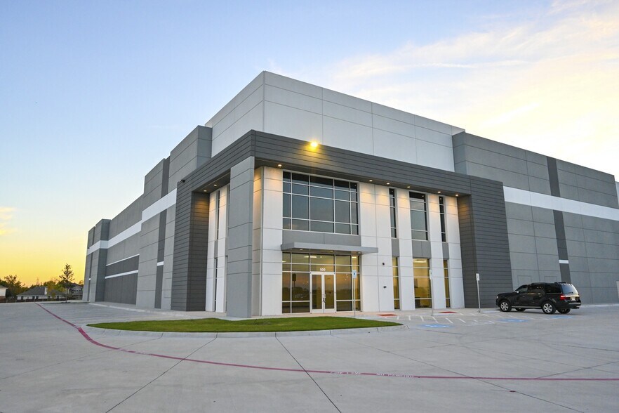 More Photos Of 2801 N State Highway 78, Wylie Warehouse For Lease