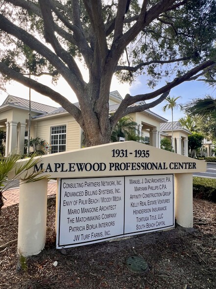 More Photos Of 1935 Commerce Ln, Jupiter Office For Sale