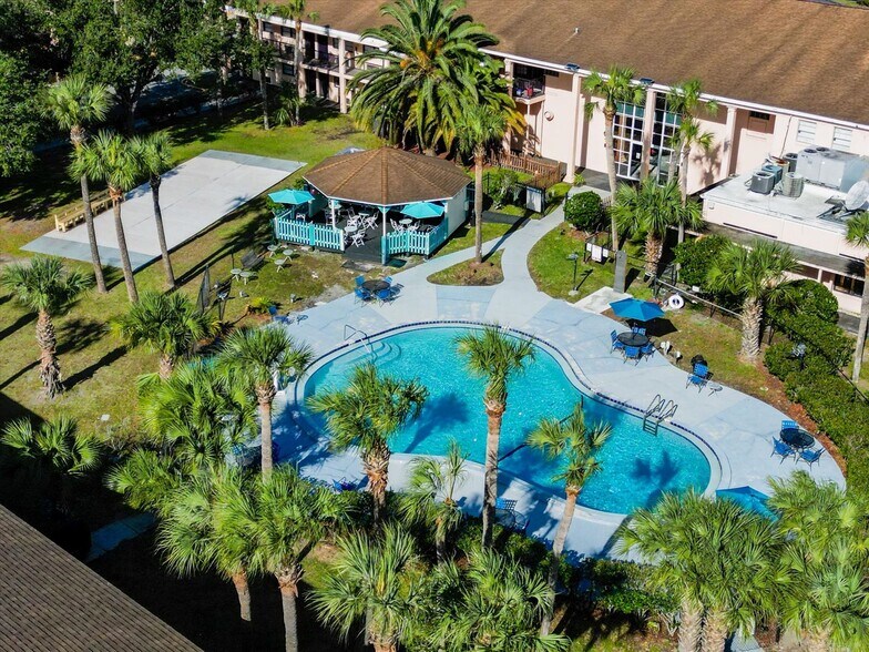More Photos Of 510 Lane Ave S, Jacksonville Hotel For Sale