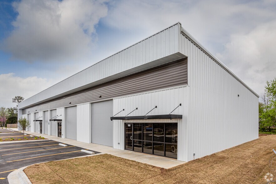 More Photos Of 803 W Price Ln, Rogers Flex For Lease