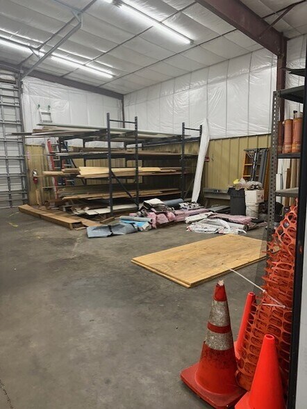 More Photos Of 933 Ridge Rd, Duson Service For Lease