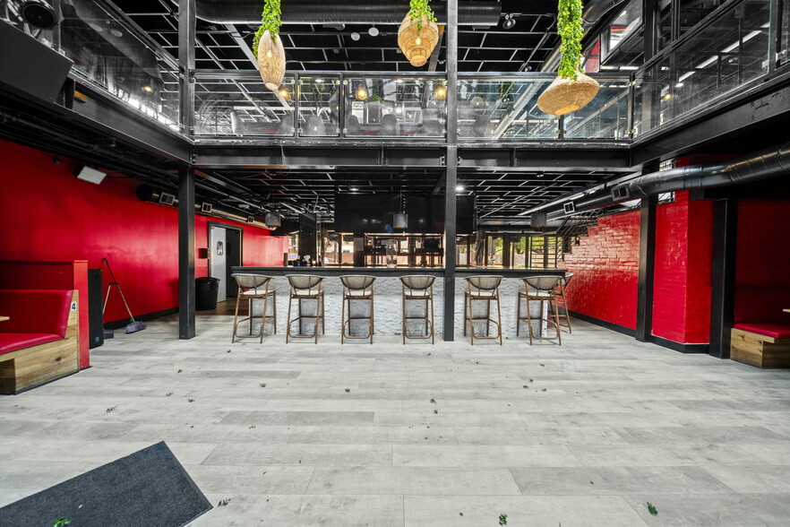 More Photos Of 1916 Baldwin St, Houston Bar For Sale
