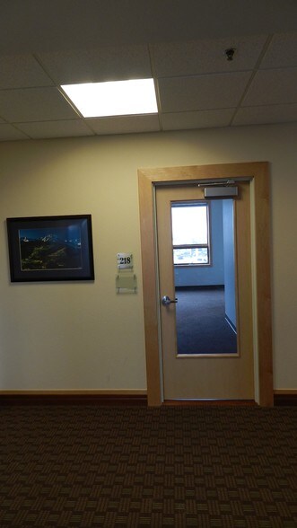 More Photos Of 1404 Hawk Pky, Montrose Medical For Lease