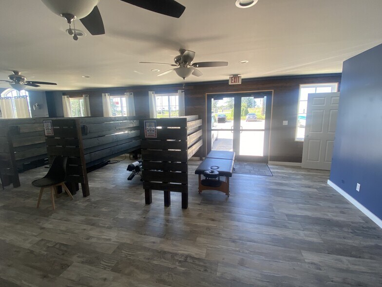 More Photos Of 1 Proactive Dr, New Florence Hotel For Sale