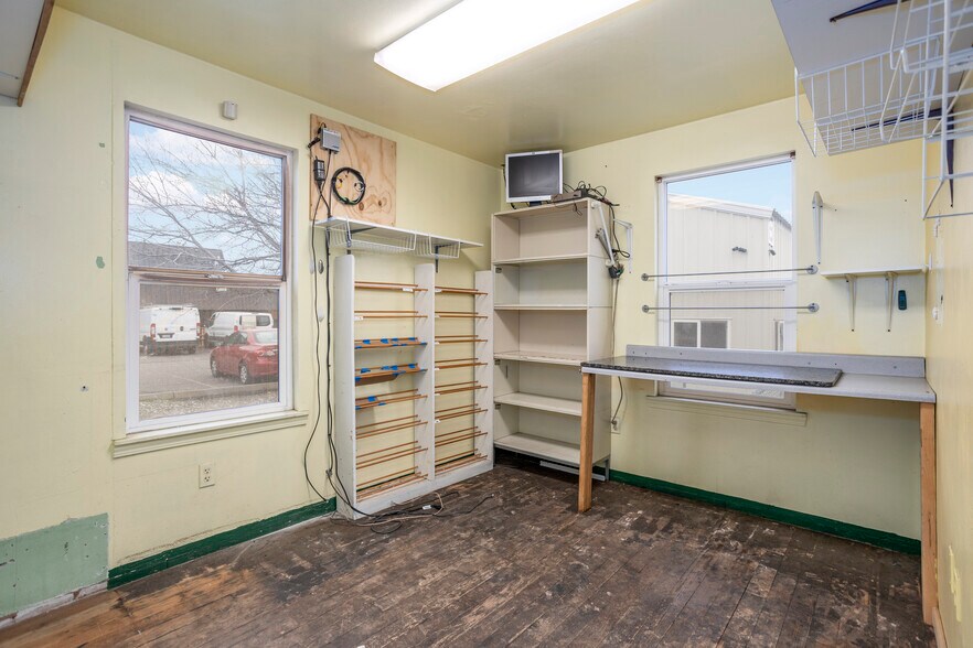 More Photos Of 5428 W Clearwater Ave, Kennewick Storefront Retail Office For Lease