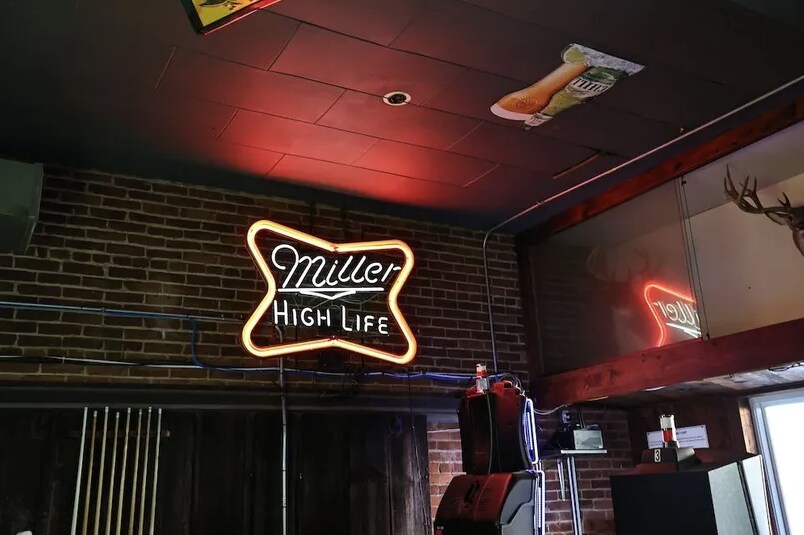 More Photos Of 111 W Adams St, Pittsfield Bar For Sale