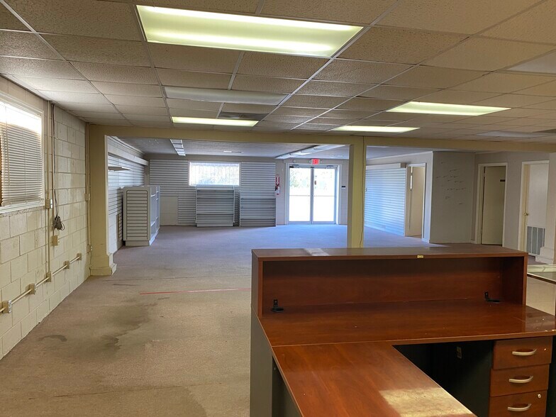 More Photos Of 1120 Broad Ave, Gulfport Freestanding For Lease