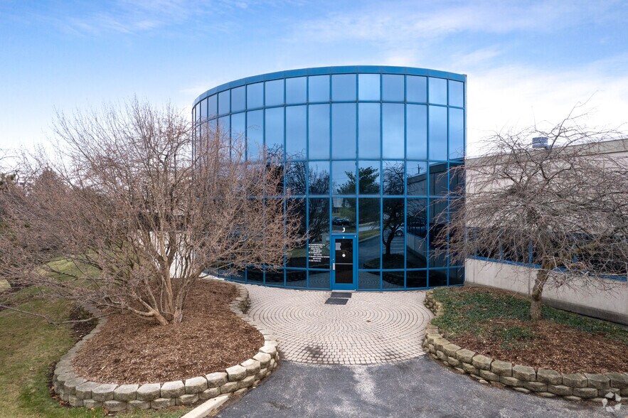 More Photos Of 161-175 N Archer Ave, Mundelein Warehouse For Lease