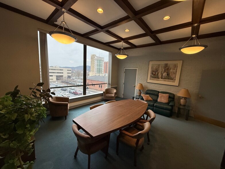 More Photos Of 1310 Market St, Wheeling Office For Lease