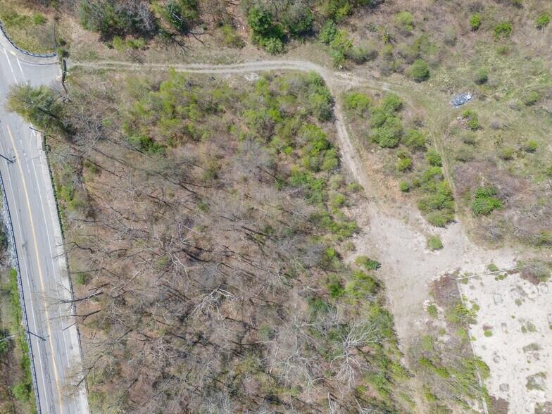 More Photos Of 1275 Commerce Way, Attleboro Research And Development For Lease