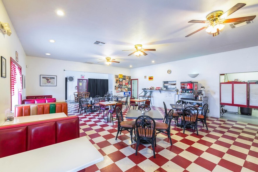 More Photos Of 900 W Nevada Hwy 372, Pahrump Bar For Sale