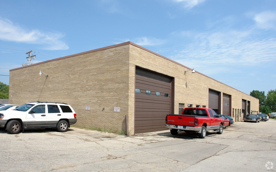 Primary Photo Of 544 W Colfax St, Palatine Flex For Lease