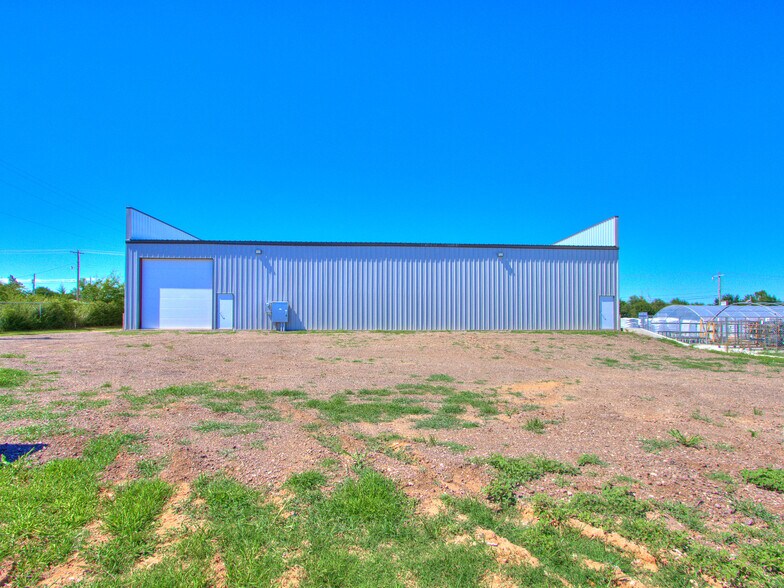 More Photos Of 18608 NE 23rd St, Harrah Light Distribution For Lease