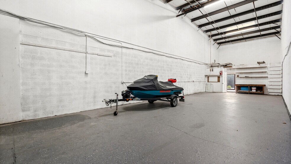 More Photos Of 12165 Metro Pky, Fort Myers Light Manufacturing For Lease
