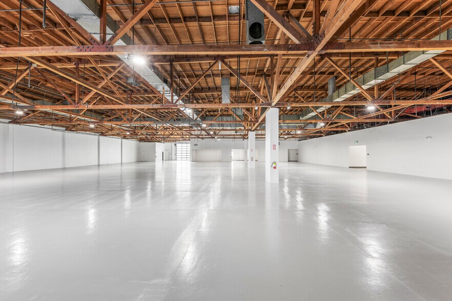 More Photos Of 860 Charter St, Redwood City Research And Development For Lease