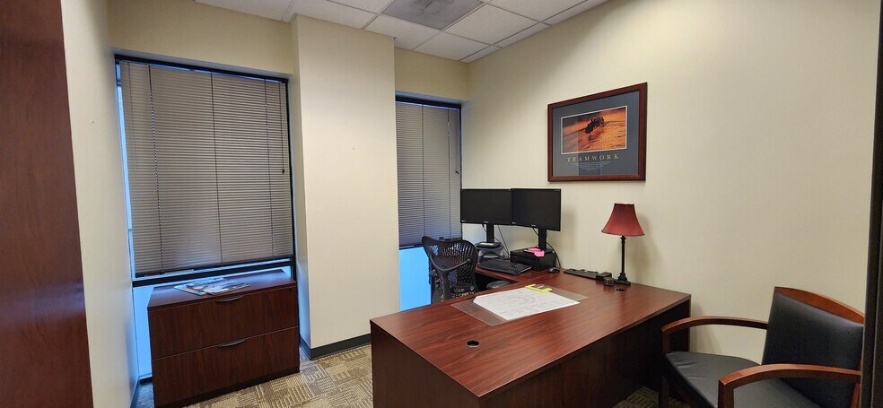 More Photos Of 3636 NE Broadway St, Portland Office For Sale