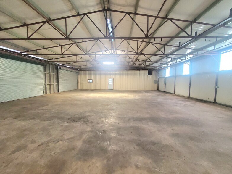 More Photos Of 11130 N Highway 75, Willis Light Distribution For Lease