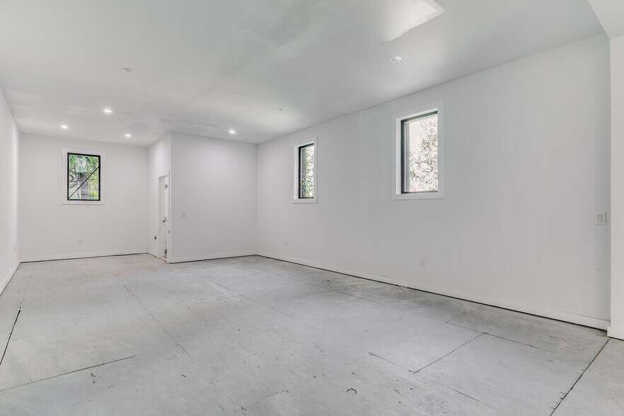 More Photos Of 534 Court St, Brooklyn General Retail For Lease