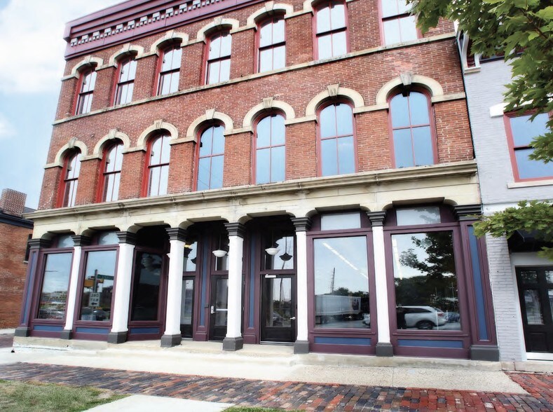 More Photos Of 1002-1004 E Washington St, Indianapolis Loft Creative Space For Lease