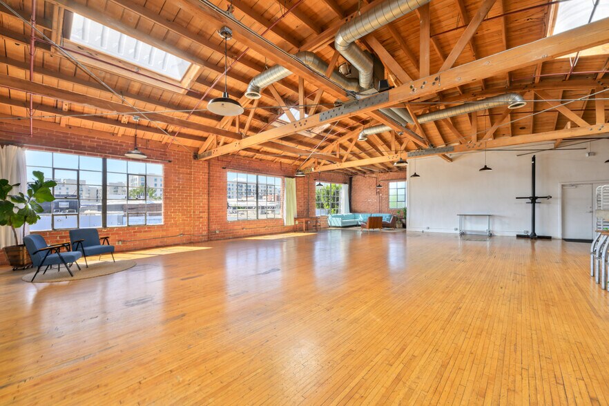 More Photos Of 6535-6547 Santa Monica Blvd, Los Angeles Loft Creative Space For Lease