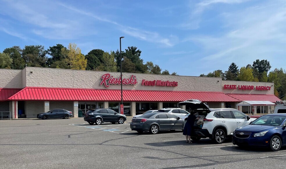 More Photos Of 2200 June Pky, Zanesville Supermarket For Sale