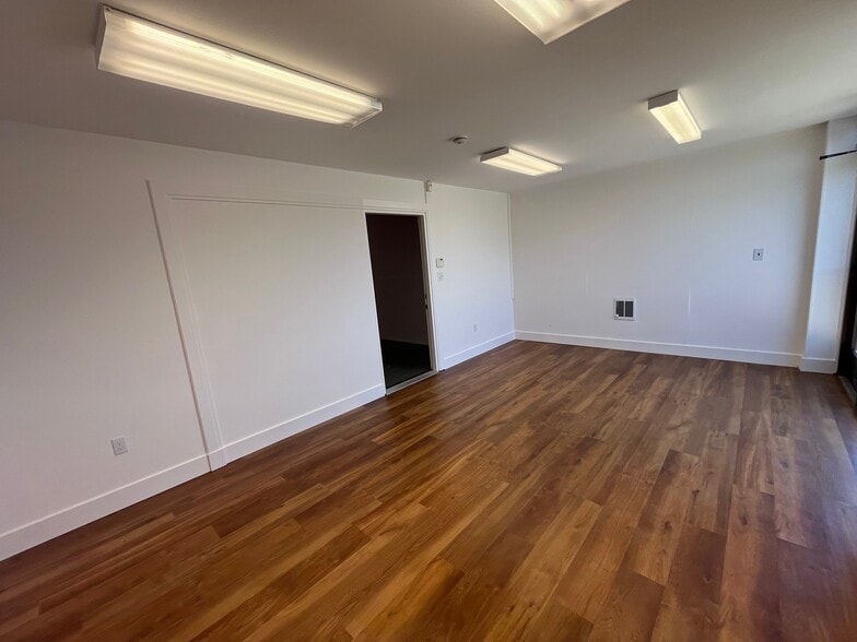 More Photos Of 3095 Kerner Blvd, San Rafael Warehouse For Lease