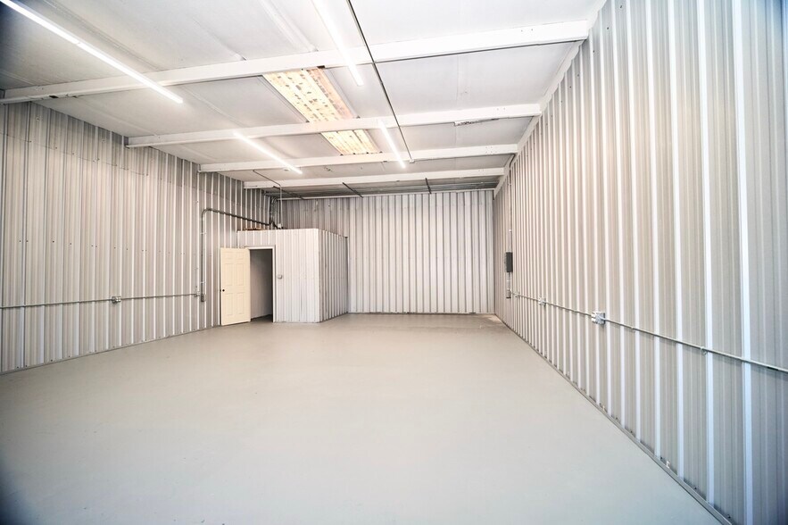 More Photos Of 9465 Creosote Rd, Gulfport Flex For Lease