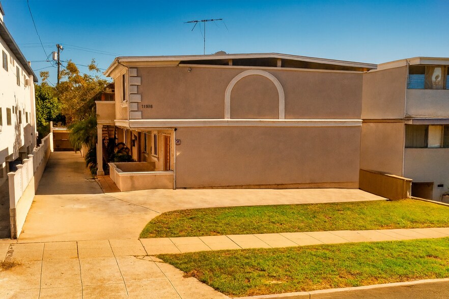 More Photos Of 11938 Dorothy St, Los Angeles Apartments For Sale
