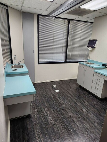 More Photos Of 5220 Neil Rd, Reno Medical For Lease