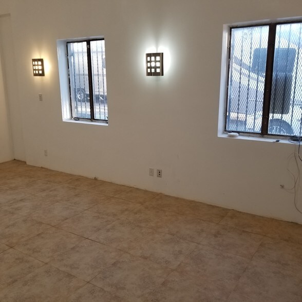 More Photos Of 7746 Foothill Blvd, Tujunga Movie Radio TVStudio For Sale