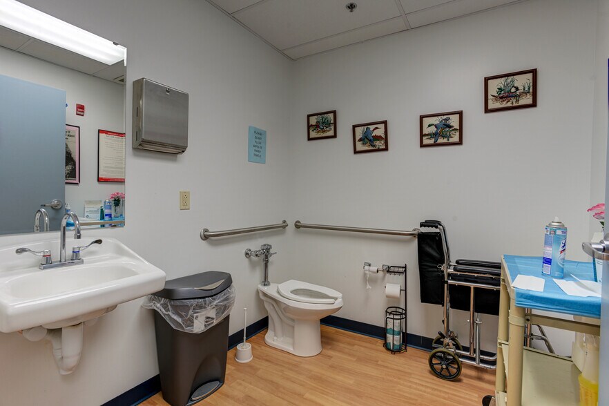 More Photos Of 8850 Columbia 100 Pky, Columbia Medical For Sale