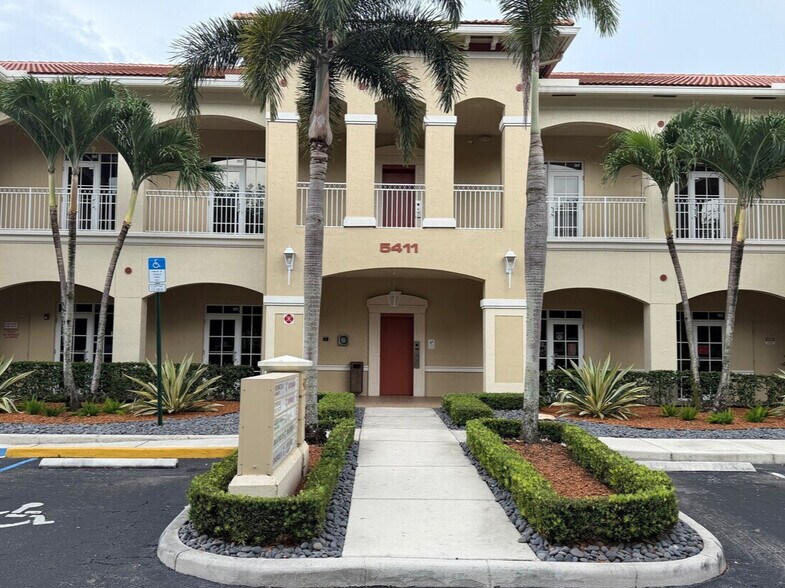 More Photos Of 5411 N University Dr, Coral Springs Coworking Space