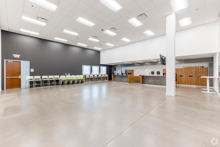 More Photos Of 4750 S 44th Pl, Phoenix Research And Development For Lease