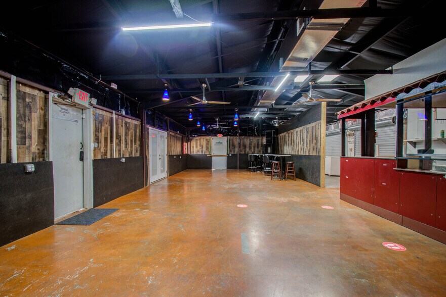 More Photos Of 6555 Navigation Blvd, Houston Warehouse For Lease