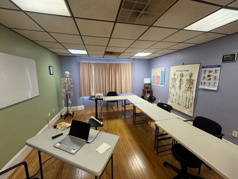 More Photos Of 6702 Bergenline Ave, West New York Storefront Retail Office For Sale