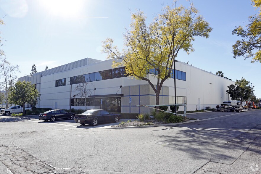 More Photos Of 2259 Ward Ave, Simi Valley Flex For Lease