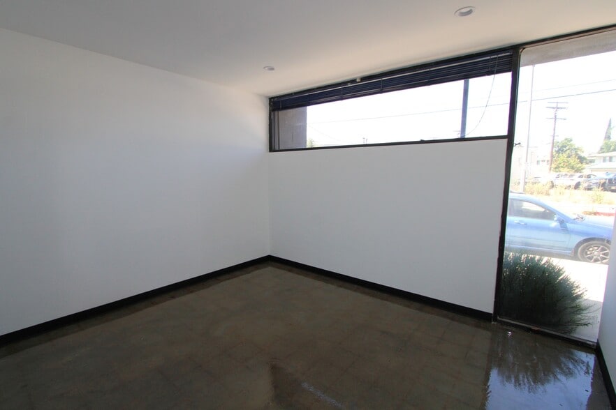 More Photos Of 2124-2134 Floyd St, Burbank Warehouse For Lease
