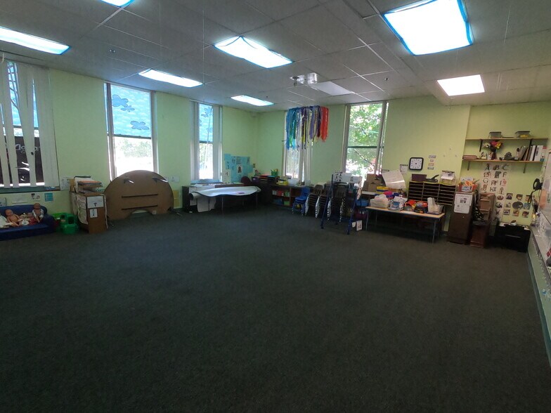 More Photos Of 260 Edmund Ave, Saint Paul Schools For Lease