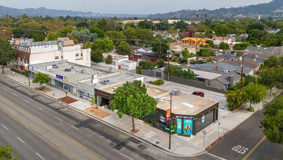 More Photos Of 2316-2320 W Magnolia Blvd, Burbank Storefront Retail Office For Sale