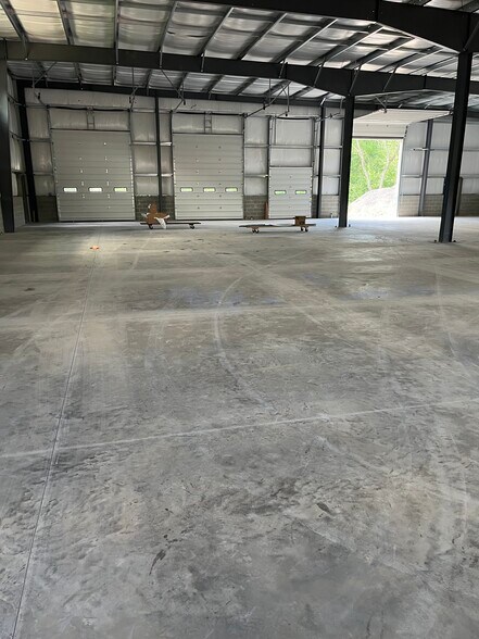 More Photos Of 40 Russell Rd, East Granby Service For Lease