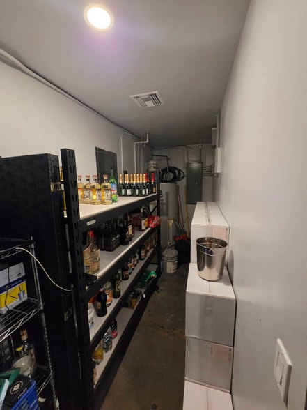 More Photos Of 1544 E McDowell Rd, Phoenix Bar For Sale