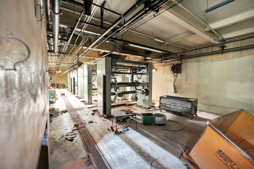 More Photos Of 201 E Illinois Ave, Midland Office For Sale