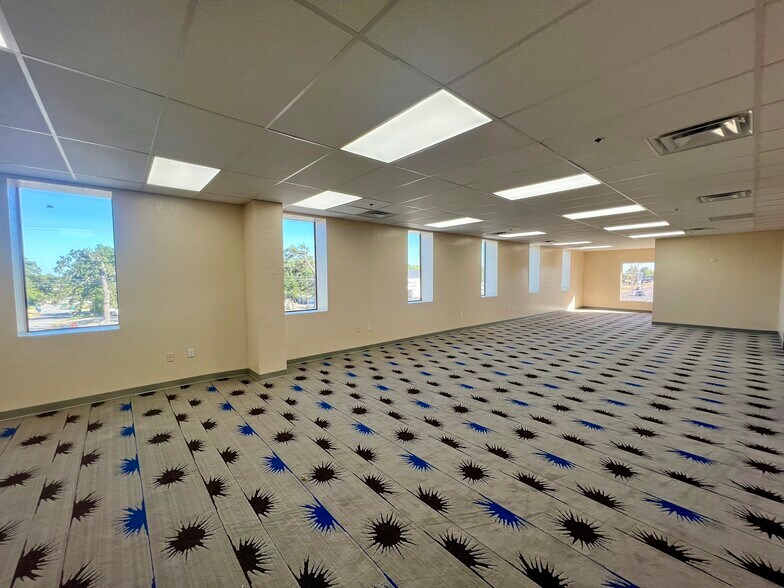 More Photos Of 3131 N MacArthur Blvd, Bethany Office For Lease