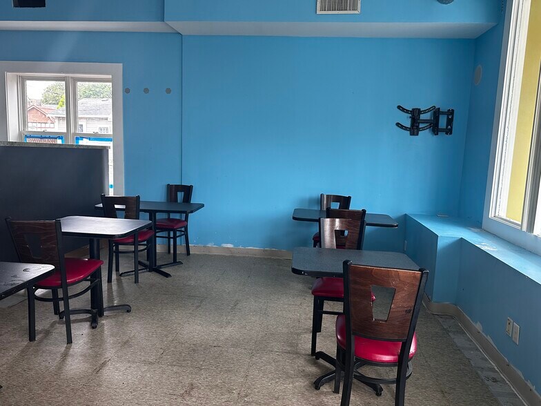 More Photos Of 843 Rice St, Saint Paul Storefront Retail Residential For Lease